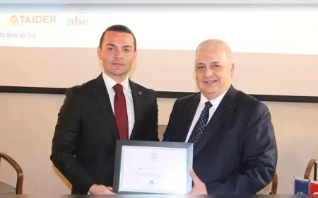 İzmir’de Kurumsal Yönetim Paneli: Özel Sektör, STK ve Üniversiteler Bir Araya Geldi