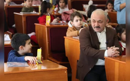 Meclis Salonunun Ciddiyetine Çocuklar Renk Kattı