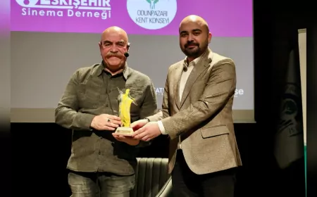 Türk Sinemasının Usta Yönetmeni Ezel Akay, Eskişehir’deki Sinema Severlerle Bir Araya Geldi