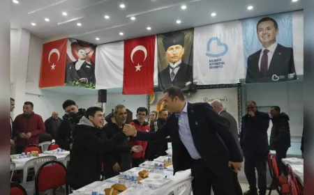 Başkan Akın, Dursunbey’de Binlerce Kişiyle İftar Yaptı, Müjdeleri Sıraladı