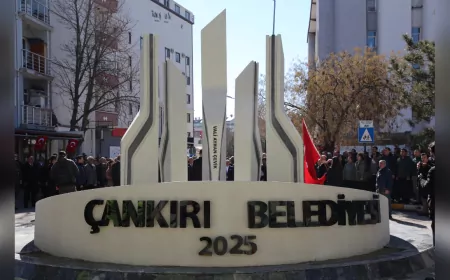 Çankırı’da 26 Yıl Önce Bombalı Saldırıda Şehit Olanların Anısına Şehitler Anıtı Açıldı