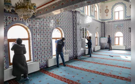 Van Büyükşehir Belediyesi Ramazan Ayında Camileri Temizliyor