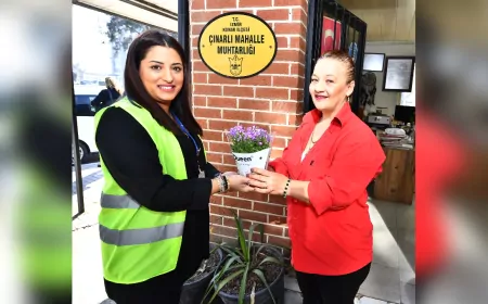 İzmir’in Kadın Muhtarlarına Mor Çiçekli Sürpriz