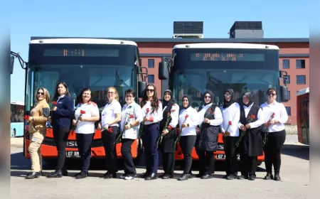 Büyükşehir’den Kadınlara 8 Mart Sürprizi: Çiçekle Kutlama