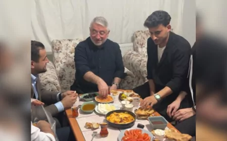 Başkan Aşgın, Sahurda Öğrencilere Menemen Yaptı