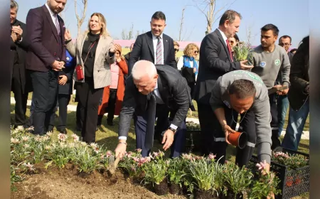 Kadınlar Günü’nde Çiçekler Toprakla Buluştu