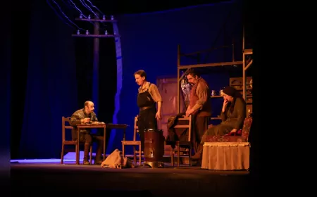 İzmir Şehir Tiyatroları’nın “Yolcu” Oyunu Bursa’da Sahnelendi