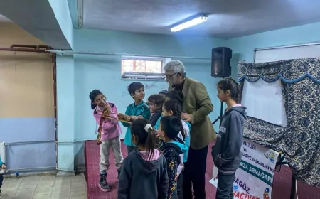 Van Büyükşehir Belediyesi, Öğrencilere Hacivat-Karagöz Gösterisi Sunuyor