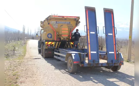 Antalya Büyükşehir Belediyesi Elmalı’da Yolları Yeniden Yapıyor