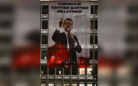 İstanbullular İmamoğlu'na Sahip Çıktı: Saraçhane Meydanı Hınca Hınç Doldu