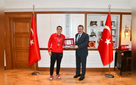 Başkan Genç, Dünya Şampiyonu Busenaz Sürmeneli’yi Ağırladı