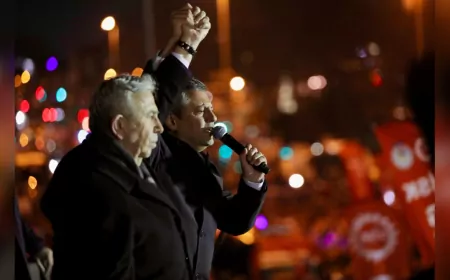 Saraçhane İkinci Günde de Taştı: Özel ve Yavaş'tan İktidara Sert Mesajlar