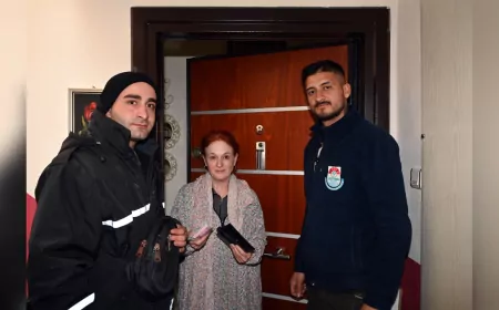 Yalova Belediyesi'nden Örnek Davranış: Temizlik Personeli Kayıp Cüzdanı Sahibine Ulaştırdı