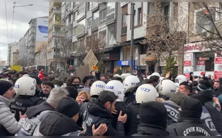 Eskişehir’de Öğrencilerden Gözaltı Protestosu: Polisle Gergin Anlar Yaşandı