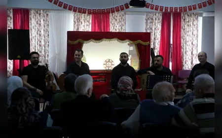 Sakarya Büyükşehir Belediyesi'nden Yaşlılara Saygı Haftası Ziyareti: Karanfil ve Mini Konserle Tebessüm
