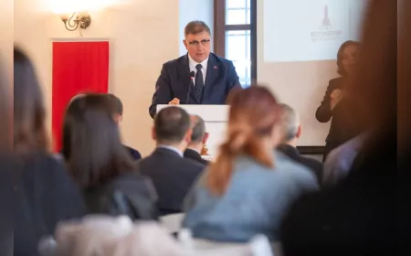 Başkan Tugay’dan Demokrasi Çağrısı: “Sandığa ve Seçime Sahip Çıkın”
