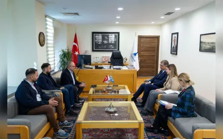 Başkan Tugay'dan Yunan Belediye Başkanına Destek: "Atalarının İzini İzmir'de Süreceğiz"