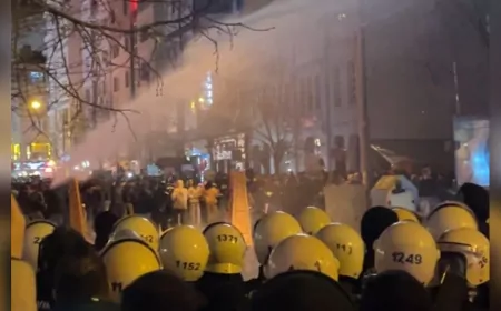 Eskişehir’de İmamoğlu Protestosunda Arbede Çıktı