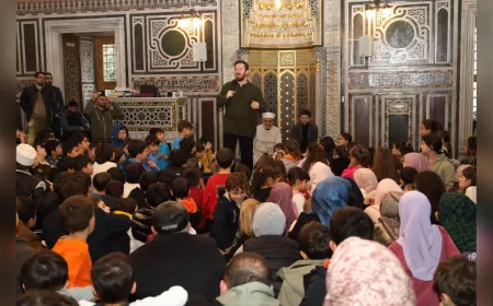 "Babamla İlk Saftayım" Etkinliğinde Çocuklar, Camide Sertaç Abi ile Buluştu