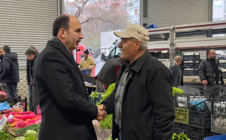 Başkan Altay, İftar Öncesi Büyük Sinan Semt Pazarı’nı Ziyaret Etti