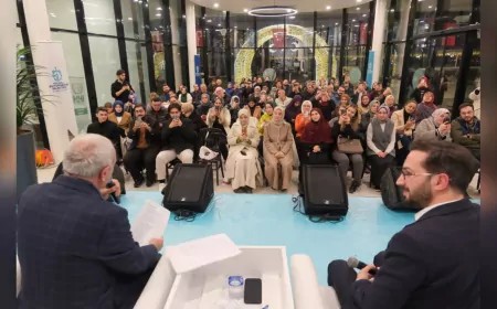 Nurullah Genç, Büyükşehir’in Söyleşisinde Gençlere Cesur Adımlar Atmalarını Tavsiye Etti