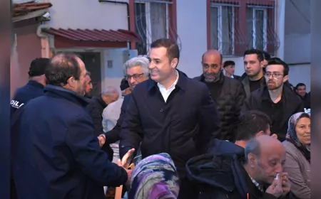 Başkan Akın, 2. Sakarya Mahallesi’nde İftar Yaptı: “Gece Gündüz Çalışıyoruz”