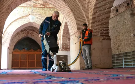 Elazığ Belediyesi Bayram Öncesi Kapsamlı Temizlik Çalışması Başlattı