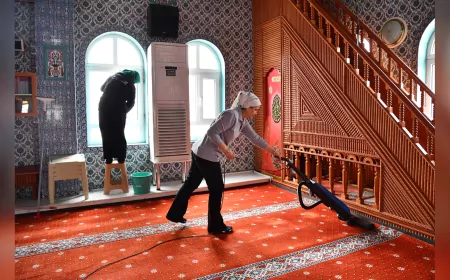 Bayram Öncesi Camilerde Temizlik Çalışmaları Sıklaştırıldı