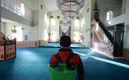 Nevşehir'deki Camilere Gül Suyu Sıkıldı