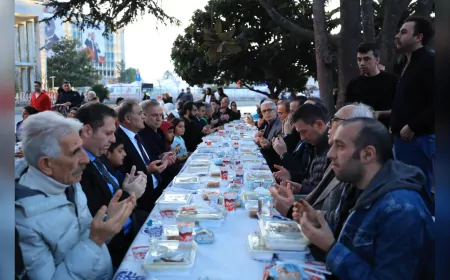 Saraçhane’de Kadir Gecesi Buluşması: Binlerce Kişi İBB’nin Millet İftarında Buluştu