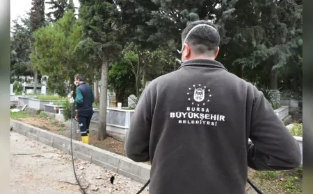 Bursa’da Mezarlıklar Bayrama Hazır