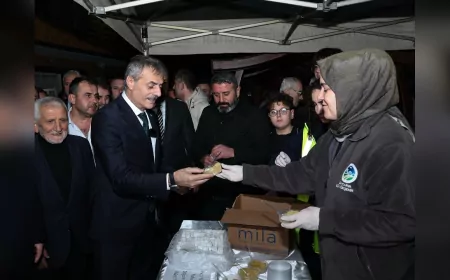 Başkan Alemdar Kadir Gecesi’nde Vatandaşlarla Kucaklaştı