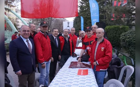 Tepebaşı Belediyesi ve Eskişehirspor Taraftarlar Birliği, Eti Park'ta İftar Soğrasını Kurdu