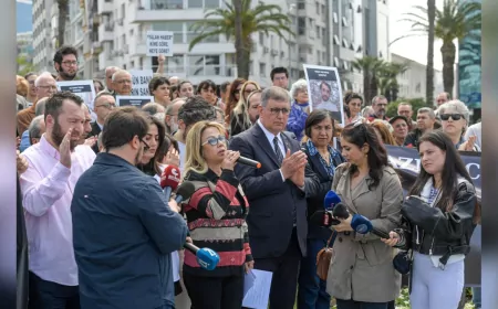 İzmir Belediye Başkanı Tugay'dan Gazetecilere Destek