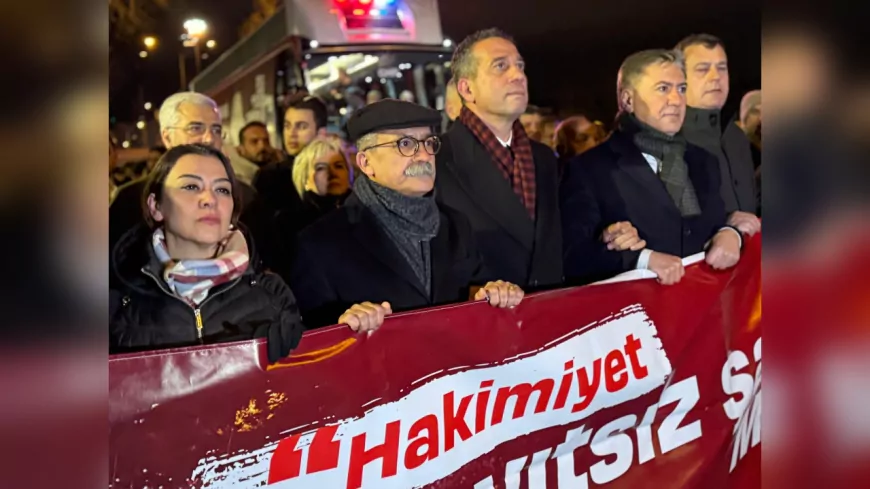 CHP Milletvekilleri Birinci Meclis’e Yürüyor: "Egemenlik Kayıtsız Şartsız Milletindir!"