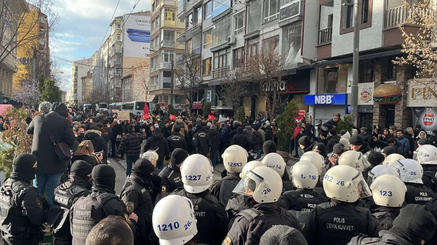 Eskişehir’de Öğrencilerden Gözaltı Protestosu: Polisle Gergin Anlar Yaşandı