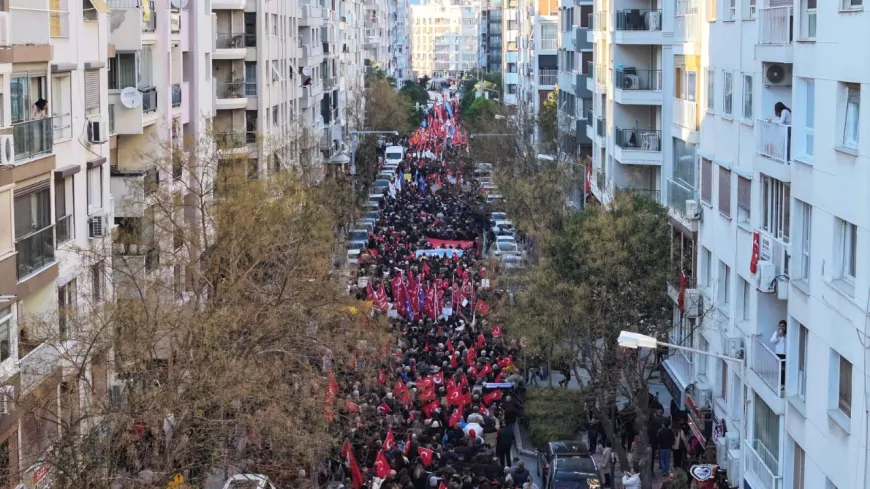 İzmir'de On Binler İmamoğlu İçin Yürüdü: Tugay'dan Sert Tepki