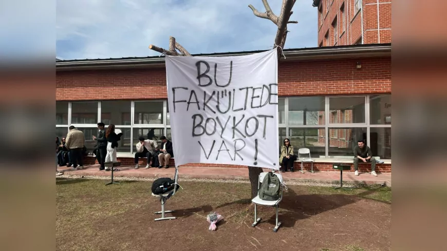 Anadolu Üniversitesi’nde Öğrencilerden Ders Boykotu: Polis Varsa, Ders Yok!