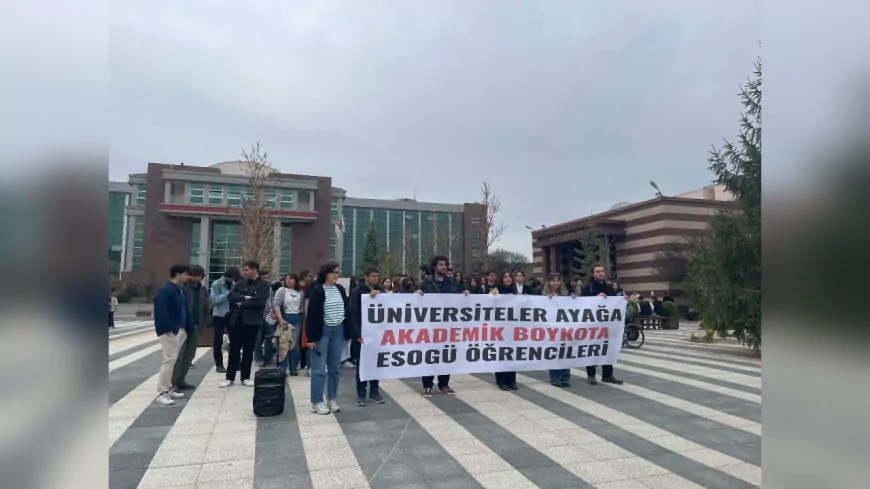 Eskişehir Osmangazi Üniversitesi Öğrencilerinden İmamoğlu Protestolarına Destek Yürüyüşü