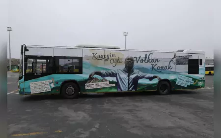 İETT’den Volkan Konak’a Vefa: Nostaljik Tramvayda Unutulmaz Şarkılarıyla Anılıyor