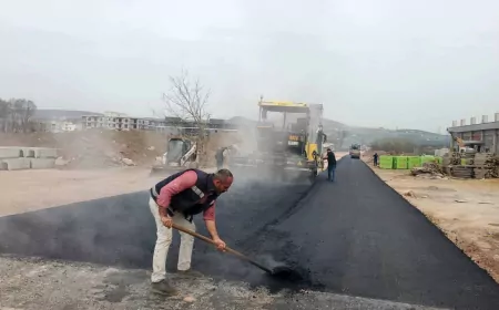 Kartepe Gülümser Sokak’ta Yol ve Kaldırım Yenileme Çalışmaları Başladı