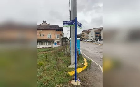 Kocaeli’de Trafik Güvenliği İçin Levha Bakım ve Onarımları Sürüyor