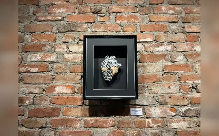 “Unutma Provası” Cam Sergisi Atilla Özer Karikatürlü Ev’de Ziyarete Açıldı