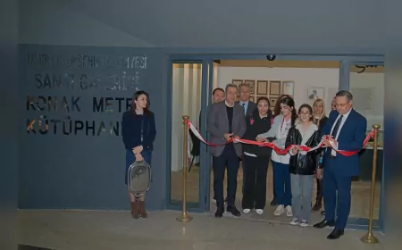 Konak Metro İstasyonu’nda 1300 Kitaplık Kütüphane Açıldı