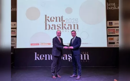 Sivrihisar Belediye Başkanı Habil Dökmeci’ye “Kent Başkan 2025” Ödülü
