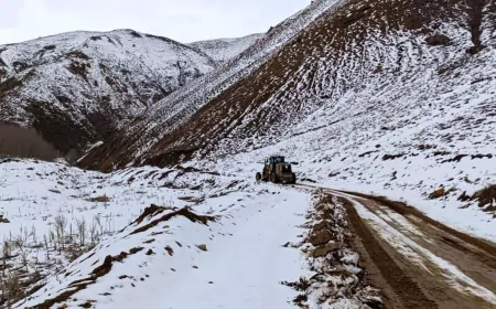 Van Büyükşehir Belediyesi’nden Nisan Ayında Yoğun Karla Mücadele