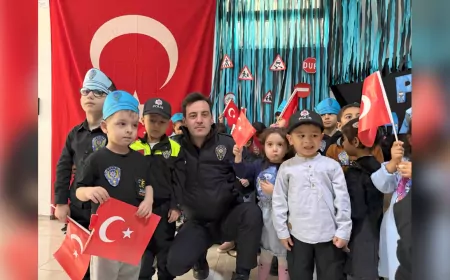 Anne Şehir’de Polis Haftası’na Duygusal Sürpriz: Miniklerden Polislere Anlamlı Kutlama