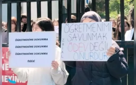 Beşiktaş Meydanı’nda Gençlik Buluşması: Liseliler ve Üniversitelilerden Eğitim ve Özgürlük Çağrısı