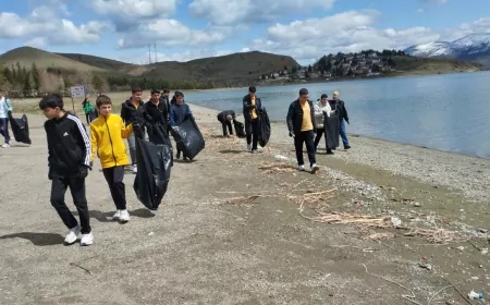 Hazar Gölü’nde Turizm Haftasına Özel Temizlik Etkinliği