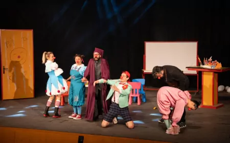 İzmir Şehir Tiyatroları’ndan 23 Nisan’da Çocuklara Bayram Hediyesi: "Soytarılar Okulu" Ücretsiz Sahnelenecek